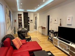 Unclassified image, 5 of 18, button - Modern spacious 1300sf Duplex with Parking, 35 mins to Manhattan, Central Air (Jersey City)
