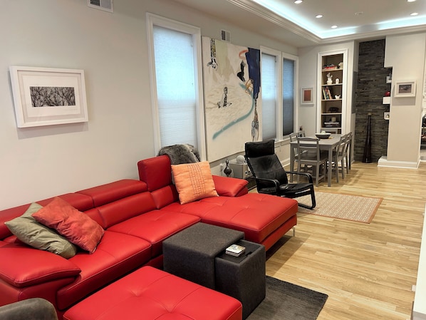 Unclassified image, 1 of 18, button - Modern spacious 1300sf Duplex with Parking, 35 mins to Manhattan, Central Air (Jersey City)