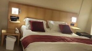 Blackout curtains, soundproofing, free WiFi - Sky dot (Ar Ar)