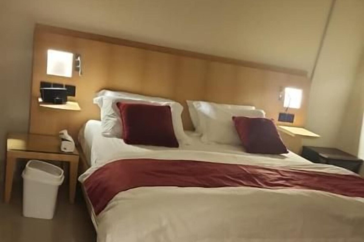 Blackout curtains, soundproofing, free WiFi