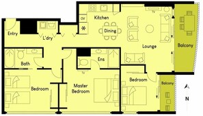 Ein Grundriss mit einem Schlafzimmer, zwei Standardzimmern, einem Badezimmer, einer Küche, einem Essbereich, einer Lounge und einem Balkon.