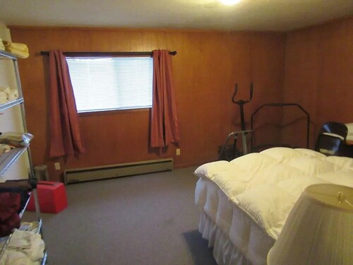 Fabulous very private 1-bedroom house with AC in Fall River Mills.