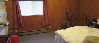 Fabulous very private 1-bedroom house with AC in Fall River Mills.
