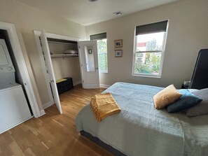 Unclassified image, 2 of 8, button - Bright cool 1-bedroom apartment with Parking and AC in Jersey City (Jersey City)