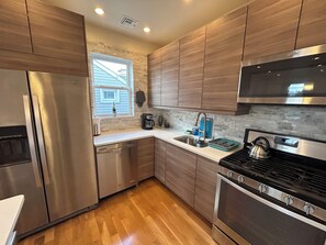 Unclassified image, 5 of 8, button - Bright cool 1-bedroom apartment with Parking and AC in Jersey City (Jersey City)
