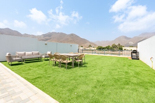 Exclusive 4BR Villa Plus Assistant with Gulf Views, Spacious Backyard and BBQ