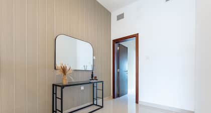 Gulf Sea Views 4BR with Assistant and Driver's Room, Spacious Layout, BBQ Area, Private Backyard