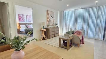 Iron/ironing board, WiFi (free), bed sheets