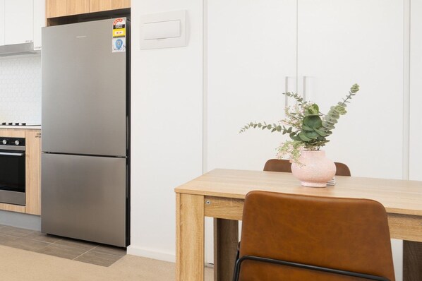Enjoy the convenience of a modern kitchen alongside a cosy dining nook, perfect for preparing a home-cooked meal and enjoying a relaxed breakfast or dinner during your stay.