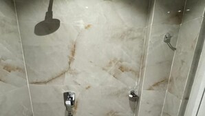 Quarto casal luxo, ar-condicionado, vista para a cidade | Banheiro