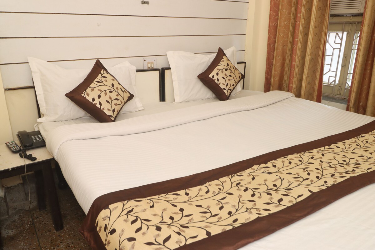 Standard Double Room | Egyptian cotton sheets, premium bedding, desk, laptop workspace