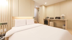 Iron/ironing board (on request), free WiFi - ALMOND Hotel JINJU-SUNG (JINJU)