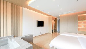 Iron/ironing board (on request), free WiFi - ALMOND Hotel JINJU-SUNG (JINJU)