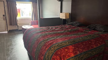 Standard Room, 1 King Bed, Non Smoking | Desk