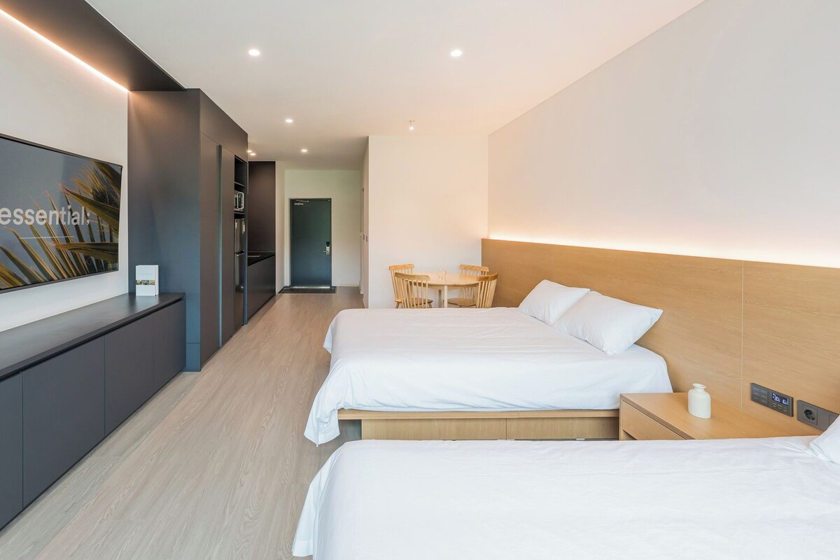 Basic Room, 1 Bedroom (Deluxe Room 12 (Random Assignment))