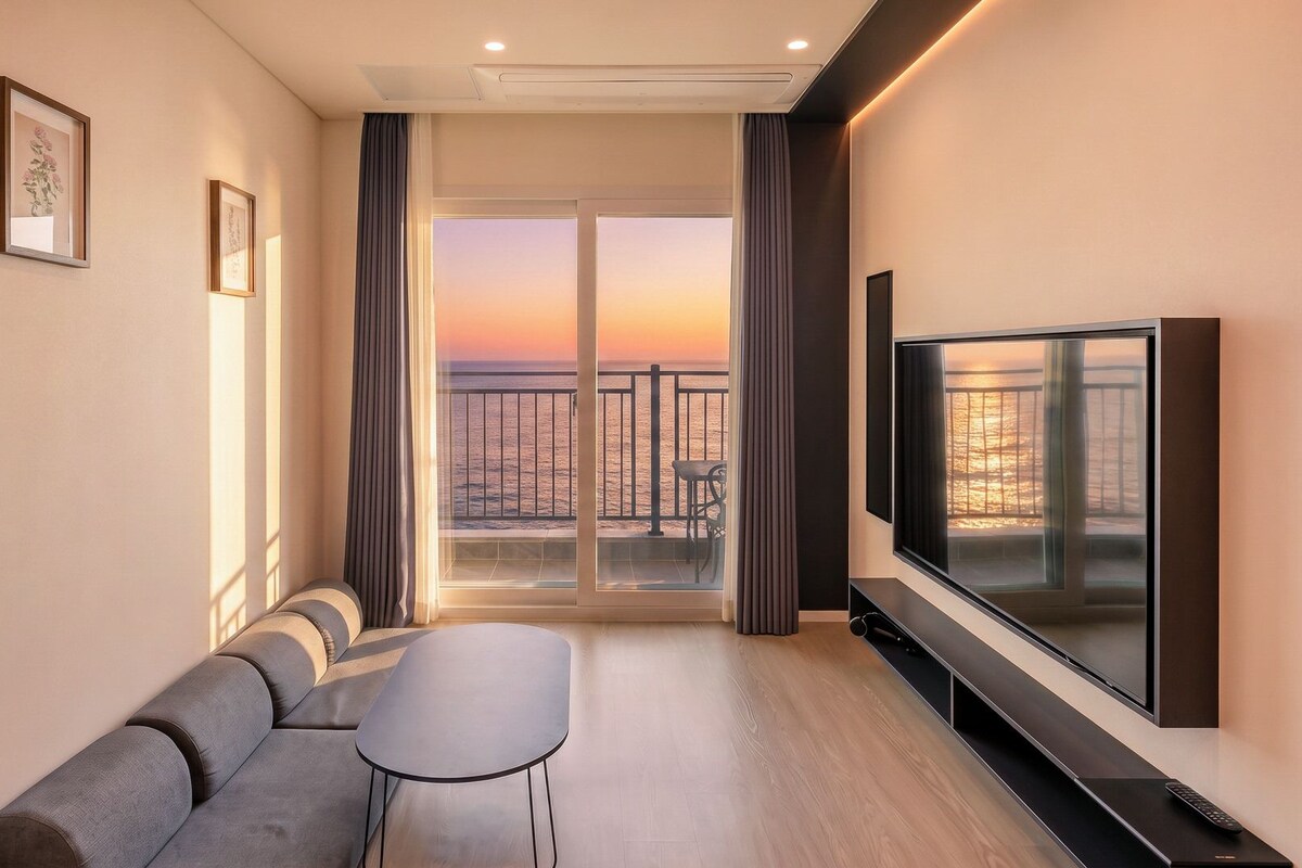 Basic Room, 2 Bedrooms (Suite Room 5 (Random Assignment))