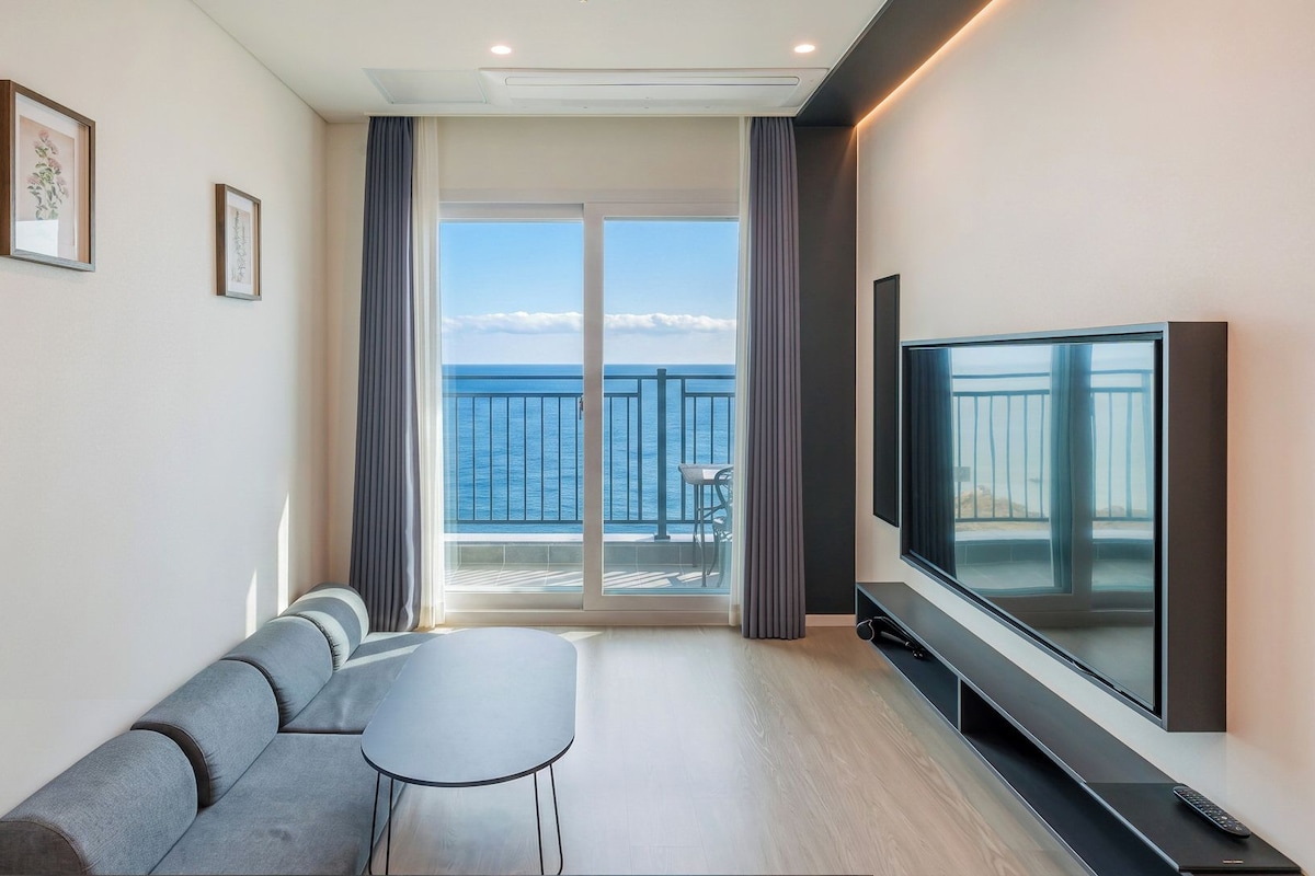 Basic Room, 2 Bedrooms (Suite Room 1 (Random Assignment))