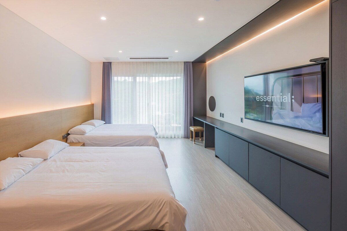 Basic Room, 1 Bedroom (Deluxe Room 4 (Random Assignment))