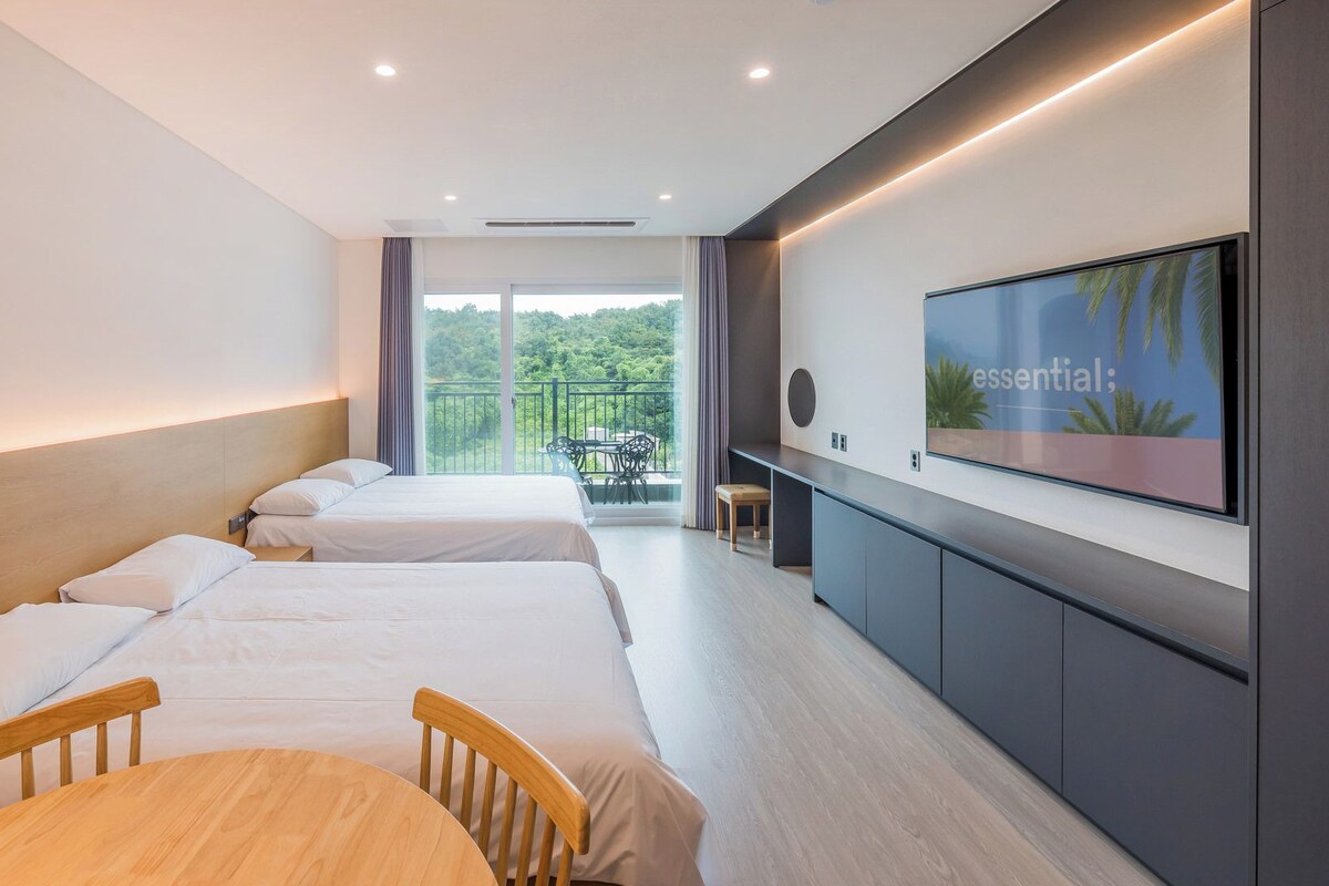Basic Room, 1 Bedroom (Deluxe Room 10 (Random Assignment))