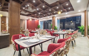 Dining - The Grand Cliff By Marvilla (Anantnag)