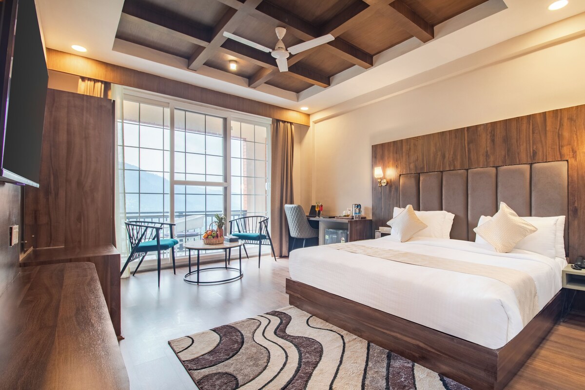 Executive Double Room, Balcony, Mountain View | Laptop workspace, soundproofing, iron/ironing board (on request)