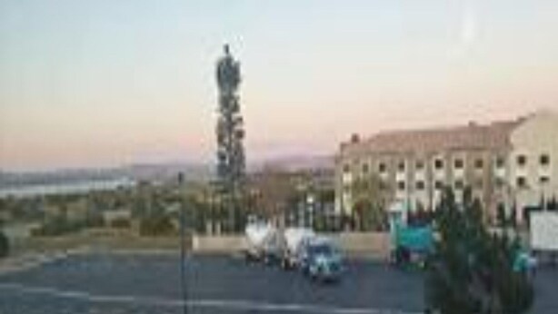 A parking lot with a building in the background. - 2 Queen Beds | Non-Smoking (Hesperia)
