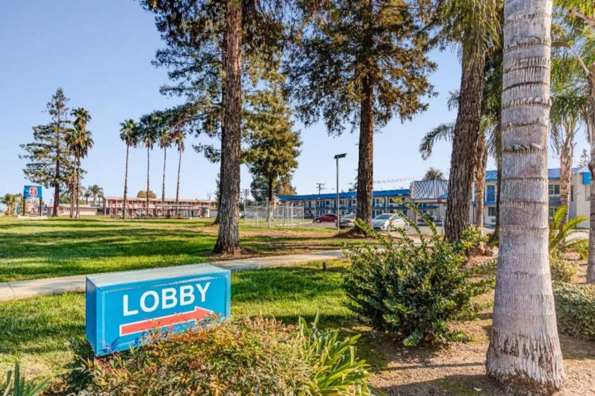 A hotel lobby area with a sign indicating the lobby direction.