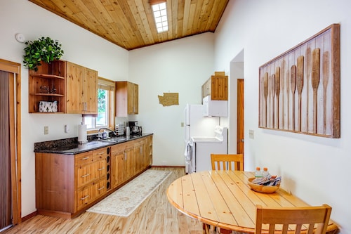 Hike, Paddle & Relax: Cabin By Cle Elum Lake