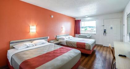 2 Queen Beds | Non-Smoking