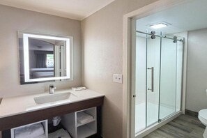 Unclassified image, 5 of 22, button - 1 King Bed|Accessible|RI Shower|Nsmk (Newark)