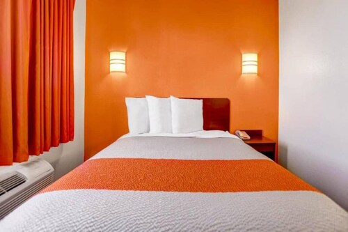 1 QUEEN BED | NON-SMOKING