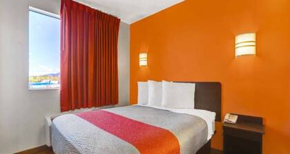 1 QUEEN BED | NON-SMOKING