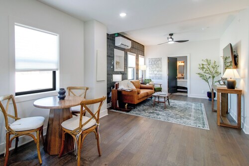 Mountain Home 1BR Steps From Downtown Square