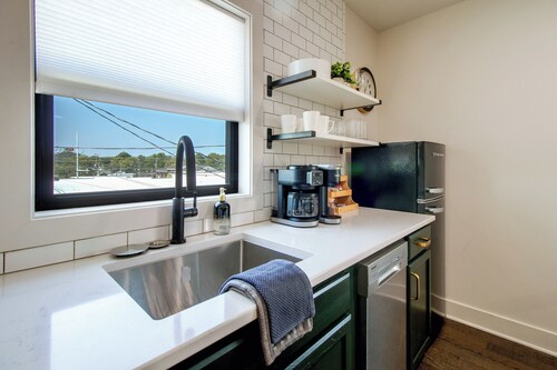 Mountain Home 1BR Steps From Downtown Square