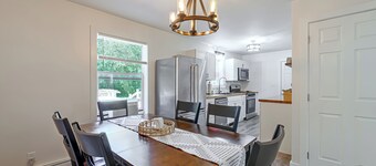 Private Hot Tub & Sauna! 4-Acre Athens Oasis