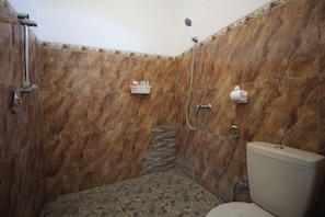 Basic Double Room, 1 Double Bed, Non Smoking, Patio | Bathroom - Nyoman Uluwatu Guesthouse (Kabupaten Badung)