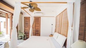 A bedroom with a canopy bed, wooden shutters, and a ceiling fan. - Koh Samui frontline sea view 5-bedroom (Koh Samui)