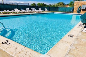 Pool - 1 Queen Bed | Mob Acc RI Shwr Nsmk Micfridg (Greenwood Village)