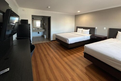 2 Full Beds | Non-Smoking, Micfridge