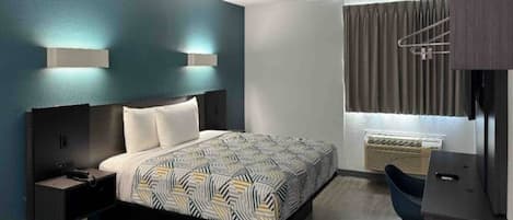 Un dormitorio moderno con cama, mesitas de noche, un escritorio y una ventana con cortinas.