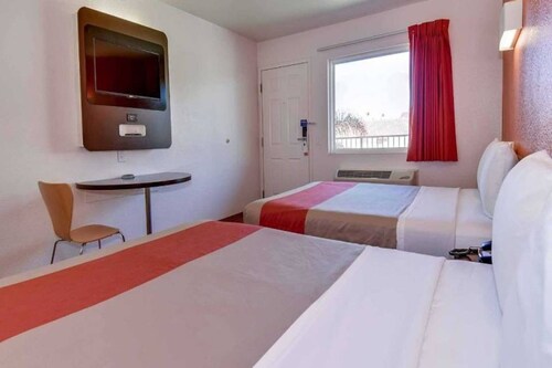 2 Full Beds | Non-Smoking