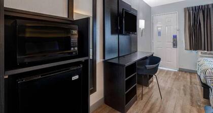 Cozy 2 Queen Beds | Nsmk, Micfridge
