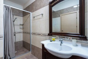 Apartment, 3 Bedrooms, Balcony, Garden View | Bathroom - Beachfront 3BR Apartment with Sea Views (Ayios Tychonas)