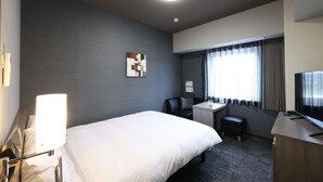 A hotel room with a bed, a desk, a chair, a television, and a window with curtains. - HotelRouteInnKobesanda-ShinSandaEkimae- (Sanda)
