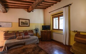 Living Room - Cozy apartment in Murlo with swimming pool (Murlo)