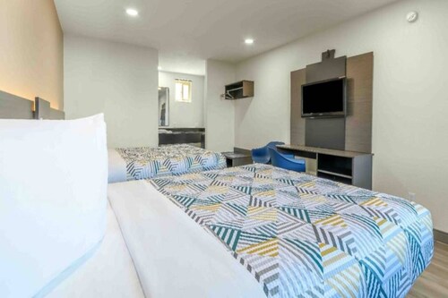 2 Queen Beds | Non-Smoking