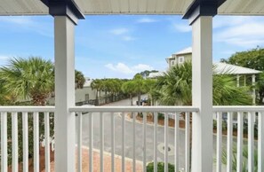 Property grounds - Cozy 2-bedroom house in pleasant Santa Rosa Beach with AC (Santa Rosa Beach)