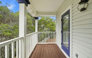Property grounds - Cozy 2-bedroom house in pleasant Santa Rosa Beach with AC (Santa Rosa Beach)