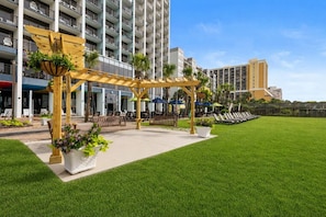 Property grounds - Deluxe Oceanfront Suite | King Bed (Myrtle Beach)