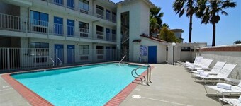 Spacious 2 Full Beds | Non-Smoking